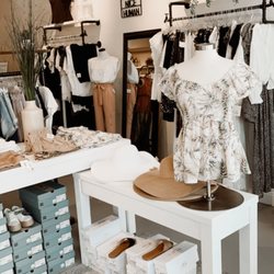 Pineapple Lain Boutique