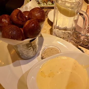 The Cheesecake Factory - Pretzel Bites with Cheddar Cheese Fondue - pleaseeee order this. The best! 11/9/23 - American Near Me - Oxnard, California