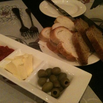 Chesterfields Restaurant - Complimentary bread with a side of red chili (?), butter and green olives - Irish Near Me - Dublin, D