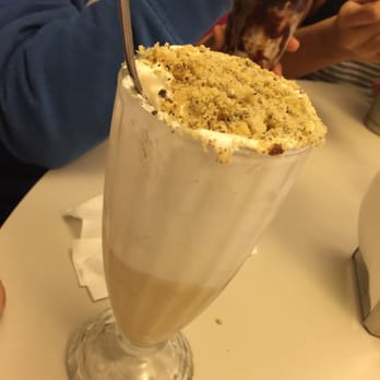 Dewar's Candy Shop - Maple Nut and English Toffee Large Sundae - Ice Cream & Frozen Yogurt Near Me - Bakersfield, California