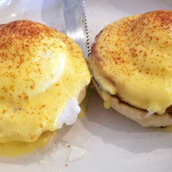 Egg Harbor Cafe - Barrington Benedict - Breakfast & Brunch Near Me - Schaumburg, Illinois