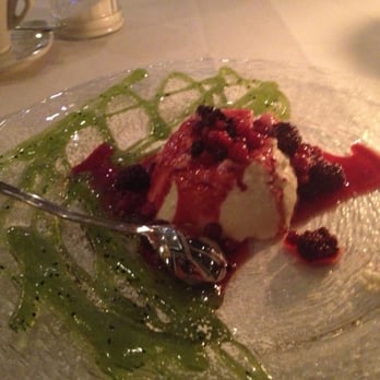 La Piazetta Romana - Pana Cotta mit Waldbeeren - Pizza Near Me - Kaufering, BY La Piazetta Romana - Pana Cotta mit Waldbeeren - Pizza Near Me - Kaufering, BY