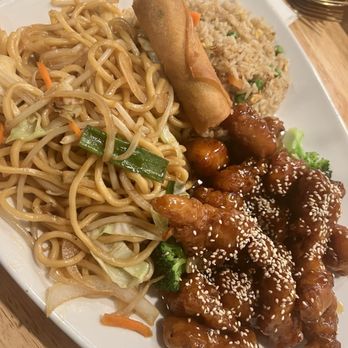 Hidden Dumpling House - Sesame chicken dinner - Chinese Near Me - Elk Grove, California Hidden Dumpling House - Sesame chicken dinner - Chinese Near Me - Elk Grove, California