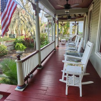 Cedar House Inn - Front porch - Bed & Breakfast Near Me - Saint Augustine, Florida