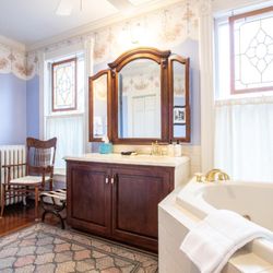 The Oaks Victorian Inn
