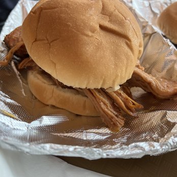 Grillin' Dave-Style - Pulled pork sandwich - Barbeque Near Me - Zanesville, Ohio Grillin' Dave-Style - Pulled pork sandwich - Barbeque Near Me - Zanesville, Ohio