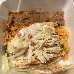 Boiled, unseasoned chicken taco Boiled, unseasoned chicken taco