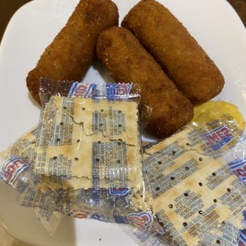 Islas Canarias Restaurant - Croquetas de jamón y de pollo (croquettes: ordered both ham & chicken separately). - Cuban Near Me - Miami, Florida Islas Canarias Restaurant - Croquetas de jamón y de pollo (croquettes: ordered both ham & chicken separately). - Cuban Near Me - Miami, Florida