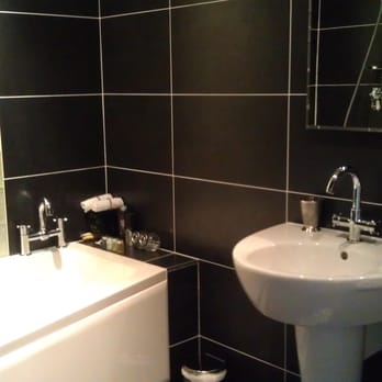 Rayanne House - Bathroom, Room 6 - Guest Houses Near Me - Holywood, NDN
