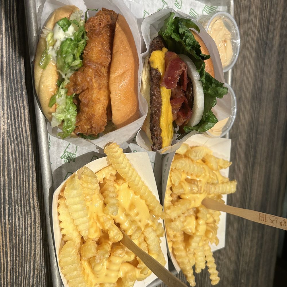 Shake Shack Midtown Village - 12th & Chestnut - Chicken Shack-and SmokeShack- - Burgers Near Me - Philadelphia, Pennsylvania Shake Shack Midtown Village - 12th & Chestnut - Chicken Shack-and SmokeShack- - Burgers Near Me - Philadelphia, Pennsylvania