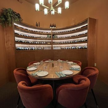 Villa Mulino - Dining room - Italian Near Me - Avon, Connecticut Villa Mulino - Dining room - Italian Near Me - Avon, Connecticut