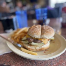 Heidi's Pies Restaurant - Cheeseburger and fries (May 2026)