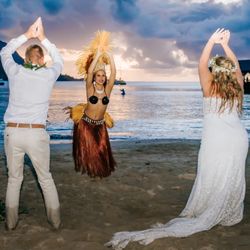 Soul Fire Productions - Hula Lessons at a wedding.