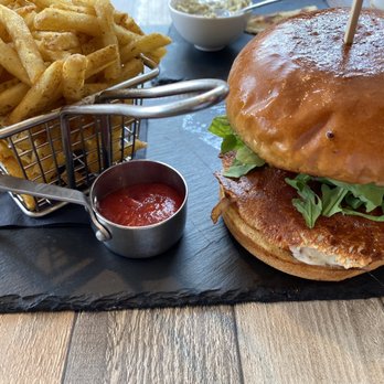 Beeside Balcony - Burger - Mediterranean Near Me - LA JOLLA, California