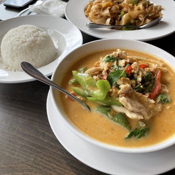 Coconut Thai - Panang Curry Drunken Noodles - Thai Near Me - Edina, Minnesota