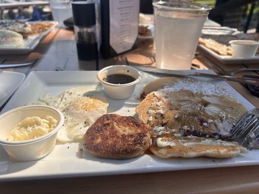 Hill's Resort by null