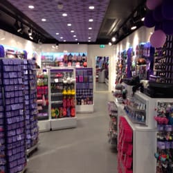 Claire's - Inside