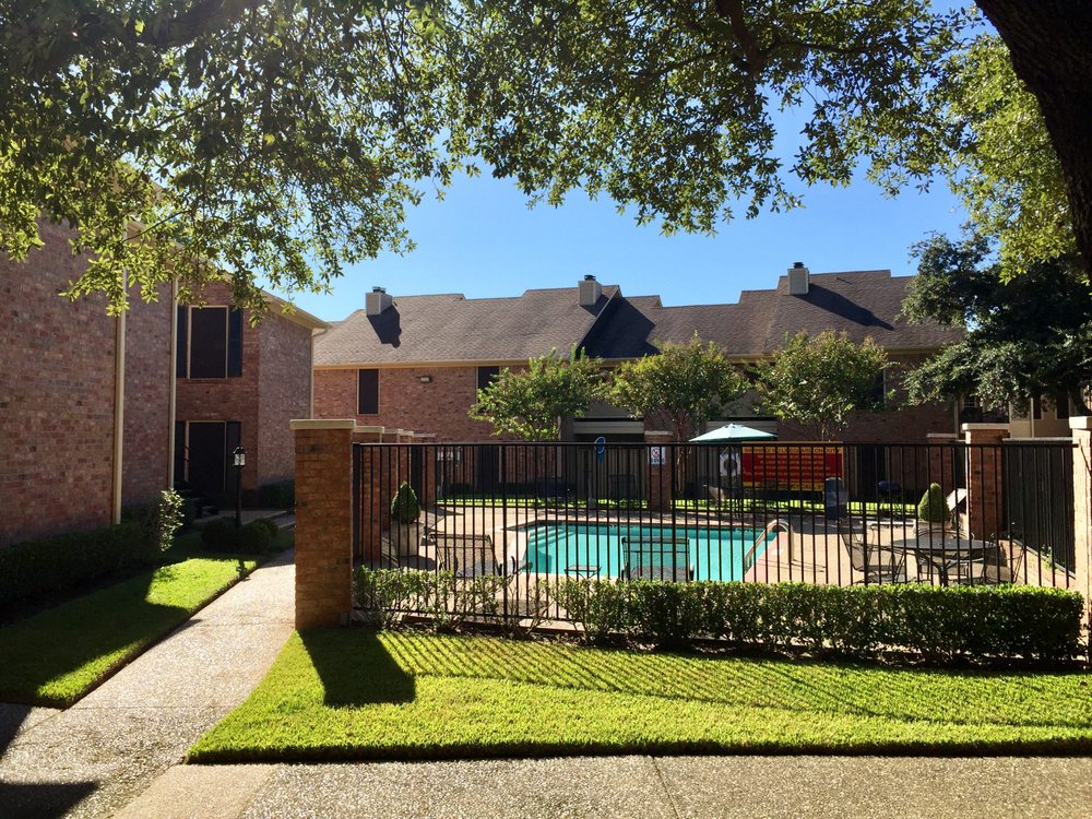 HUNTER’S GLEN APARTMENTS Updated August 2024 27 Photos 5100