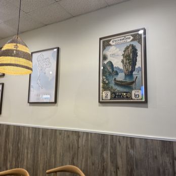 Surin Thai Eatery - Decor - Thai Near Me - Simi Valley, California
