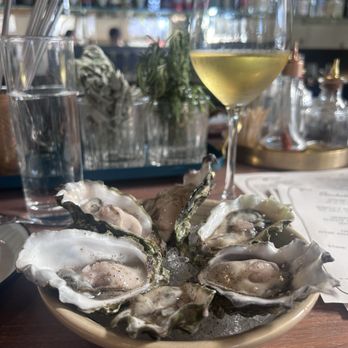 Sorella - Happy hour oysters - Italian Near Me - San Francisco, California