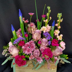 Banda's Bouquets - We love creating beauties in a lovely wooden box.