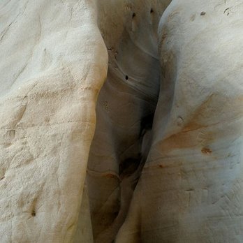 La Jolla Trail - A narrow gap between rocks which one must shimmy down and up - Hiking Near Me - La Jolla, California