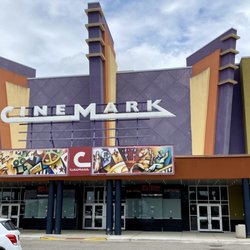 Cinemark Tinseltown - Front entrance