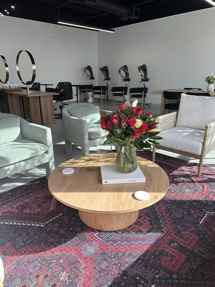 Lou and Be Hair Salon Image