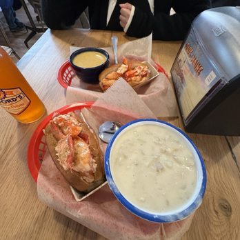 Luke's Lobster - 4oz lobster rolls with a 12oz N.E. clam chowder and 8oz lobster bisque - Seafood Near Me - Seattle, Washington Luke's Lobster - 4oz lobster rolls with a 12oz N.E. clam chowder and 8oz lobster bisque - Seafood Near Me - Seattle, Washington