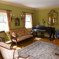 Thornhedge was built in 1900 as a grand summer cottage, and still boasts original woodwork and period furnishings.
