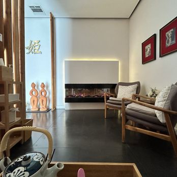 Hideko Spa - Lobby Lounge - Massage Therapy Near Me - Los Angeles, California