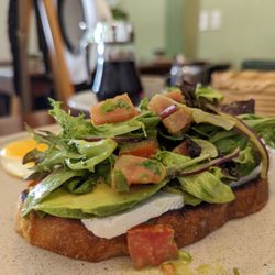 Casa 449 - Side view of this amazing avo toast