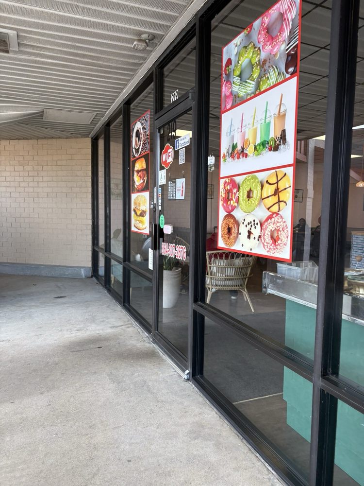 Big Apple Doughnut and Cafe Image