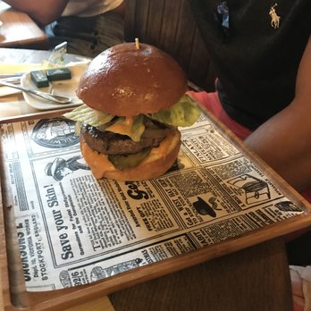La Brouette - burger - Bars Near Me - Brussels, BRU