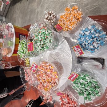 IT'SUGAR - Candy Stores Near Me - Universal City, California