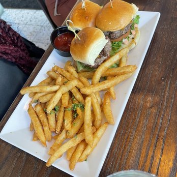 Kitchen 15 - BEEF SLIDERS (3) W/FRIES - Breakfast & Brunch Near Me - Sacramento, California