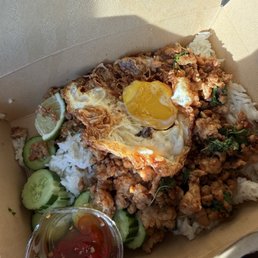 Grapow Gai Kai Dow