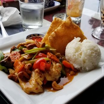 Siam Elephant - cashew nut chicken - Thai Near Me - Carpinteria, California Siam Elephant - cashew nut chicken - Thai Near Me - Carpinteria, California