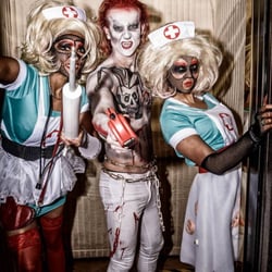 Garlands of Liverpool - Entertainers in a lift