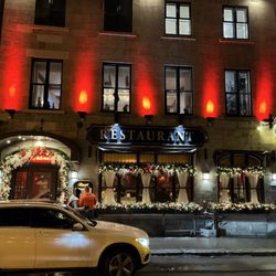 Le Continental - Front entrance