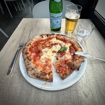 Iovine's - Margherita pizza and a Peroni. Delicious. - Pizza Near Me - Paris, 75 Iovine's - Margherita pizza and a Peroni. Delicious. - Pizza Near Me - Paris, 75