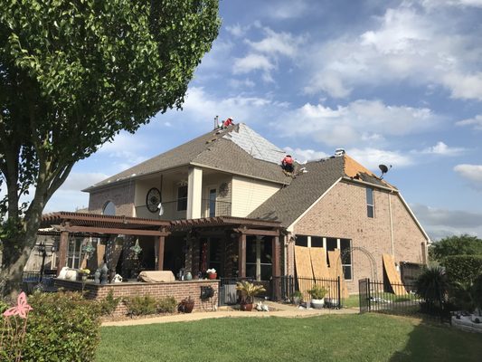 Lifetime Roofing Logo