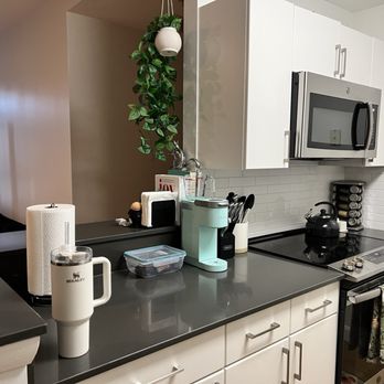 Cronin's Landing Apartments - Kitchen - Apartments Near Me - Waltham, Massachusetts Cronin's Landing Apartments - Kitchen - Apartments Near Me - Waltham, Massachusetts