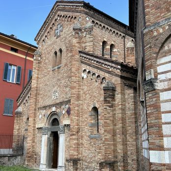 Basilica di San Stefano - Churches Near Me - Bologna, BO