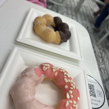 2d Restaurant - Winnie the Pooh & Friends... Piglett donuts - Donuts Near Me - Chicago, Illinois
