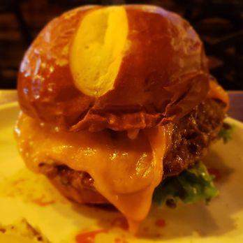 The Explorium Brewpub Greendale - Cheddar cheeseburger - Pizza Near Me - Greendale, Wisconsin