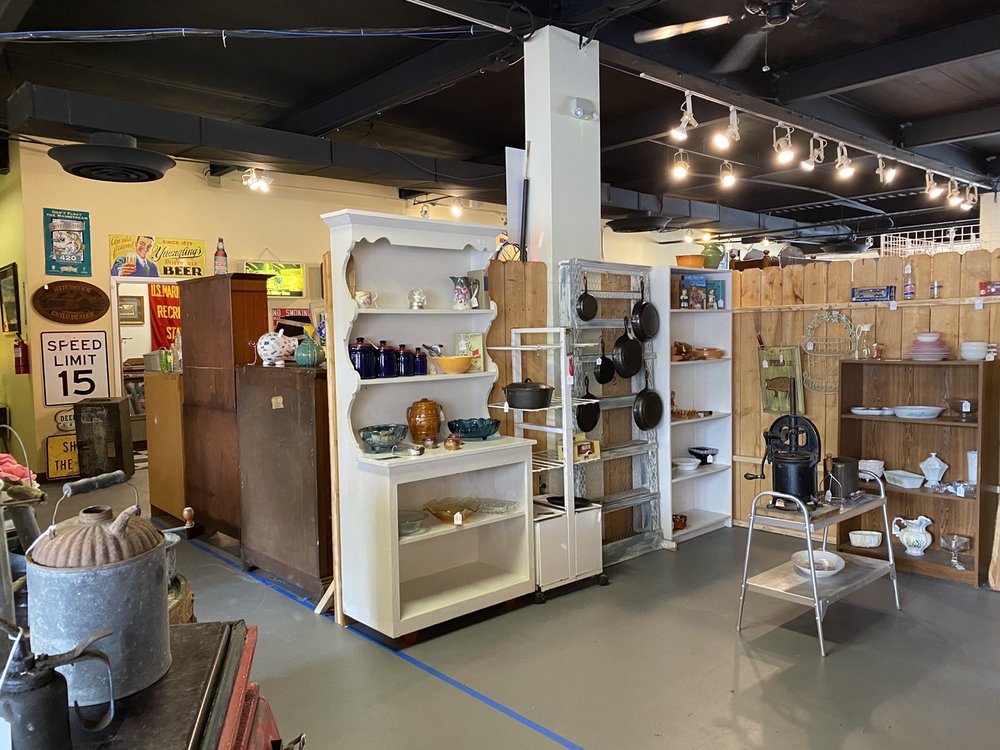 ANTIQUE 2 CHIC VENDOR MARKET 10 Photos & 10 Reviews Antiques 2501 Onslow Dr, Jacksonville