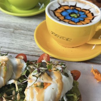 Wild Oak Cafe - Avocado Toast with Poached Eggs and rainbow latte - Cafes Near Me - Glendale, California