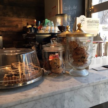 Café de' Mercanti - Front counter - Coffee & Tea Near Me - Montreal, Quebec Café de' Mercanti - Front counter - Coffee & Tea Near Me - Montreal, Quebec