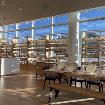 Crate & Barrel - Furniture Stores Near Me - McLean, Virginia